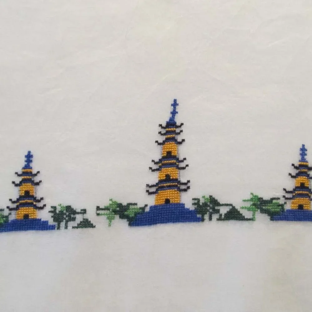 Vintage Chinese Embroidered Tablecloth & 4 Napkin Set - Linen from Asia